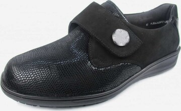 SOLIDUS Classic Flats in Black: front
