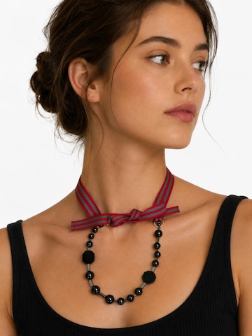 Christine on the clouds - Cadena 'Petra Obsidian' en negro