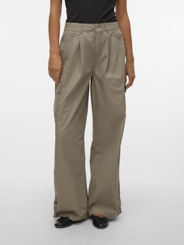 VERO MODA Loose fit Cargo Pants in Green: front
