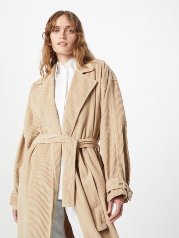 Herrlicher Välikausitakki 'Theodore' värissä beige
