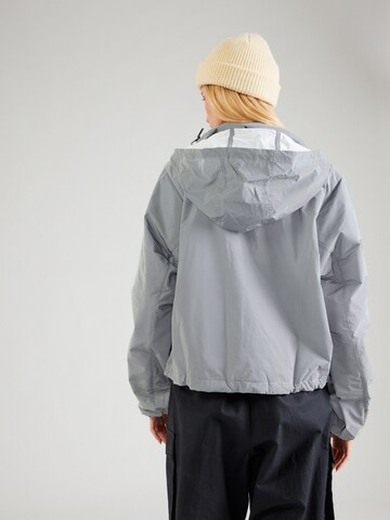 Nike Sportswear Преходно яке 'DVN' в сиво: отзад