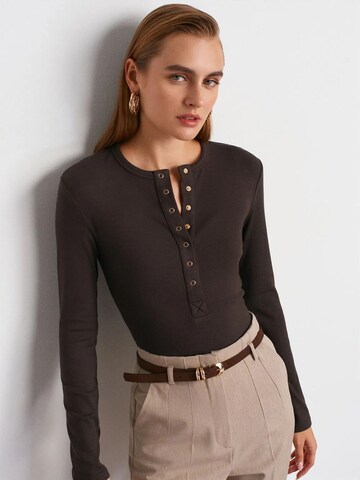 Dilvin Shirt in Grey: front