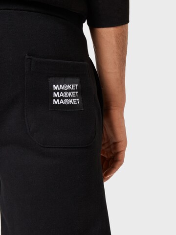 MARKET Обычный Штаны 'SMILEY GOOD AND EVIL SWEATSHORTS' в Черный