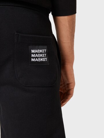 MARKET Normální Kalhoty 'SMILEY GOOD AND EVIL SWEATSHORTS' – černá