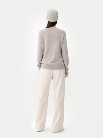 GOBI Cashmere - Jersey 'Cashmere Hat & Sweater Set' en gris