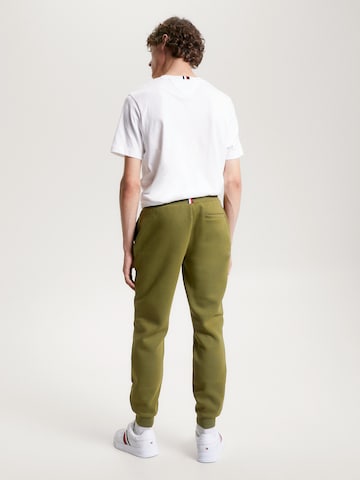 Tapered Pantaloni de la TOMMY HILFIGER pe verde