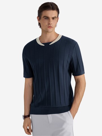 Vantory Sweater in Blue: front
