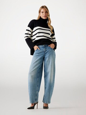 GUESS Sweater in Black