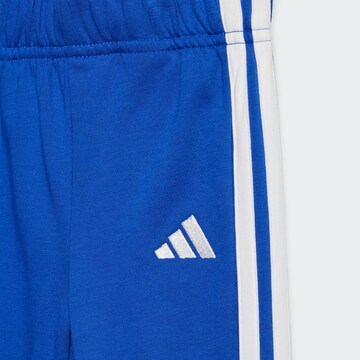 Costum de trening 'Essentials' de la ADIDAS SPORTSWEAR pe albastru