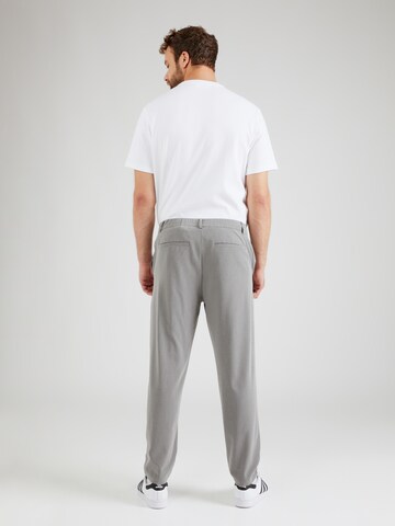 Regular Pantalon 'Laurenz' ABOUT YOU x Kevin Trapp en gris