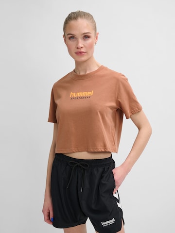 Hummel Shirt in Bruin: voorkant