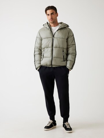 GUESS Funktionsjacke in Grün