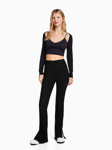 Bershka Flared Broek in Zwart