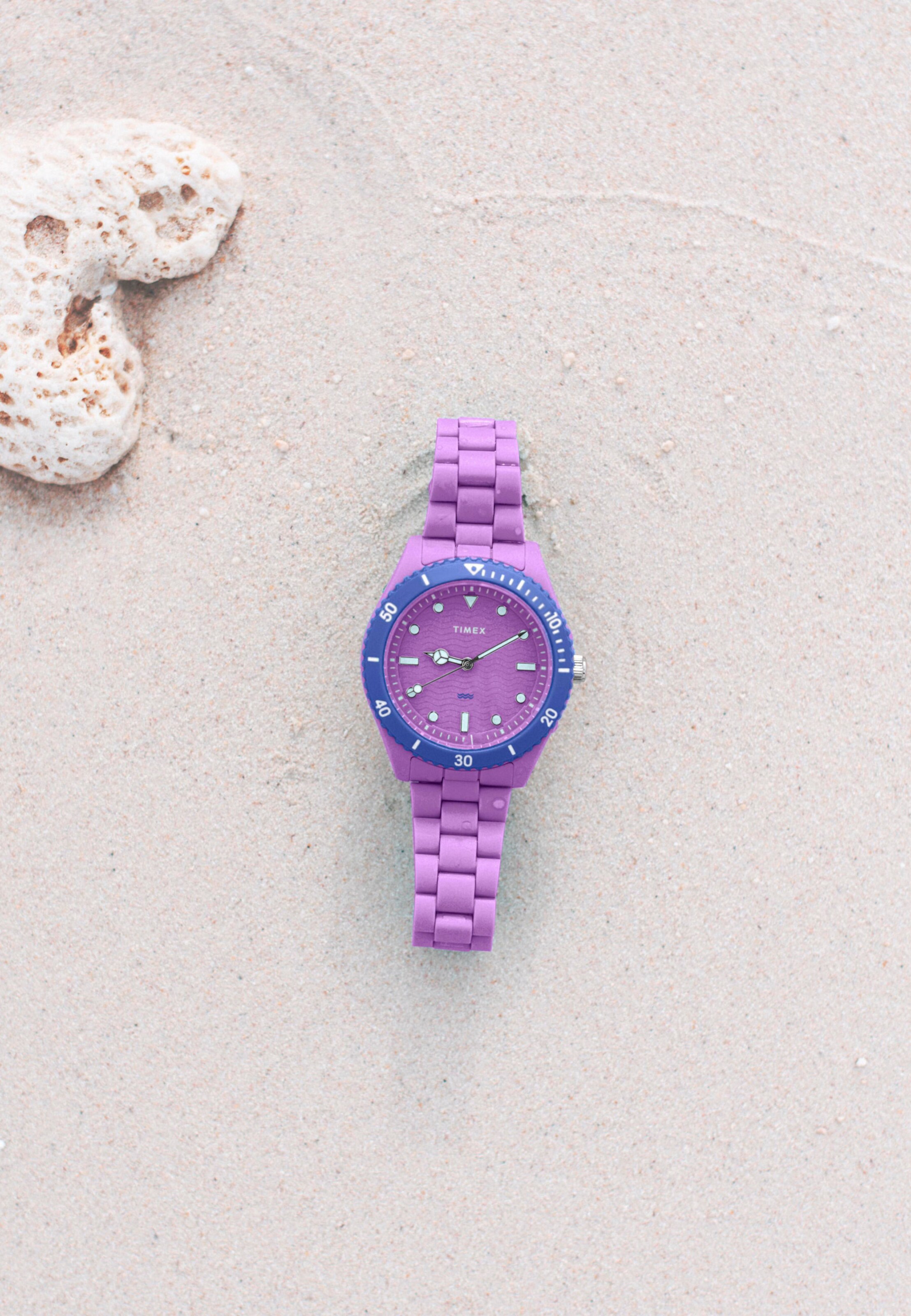 Montre à affichage analogique 'Legacy #tide™ - Ocean Diver Inspired' TIMEX en violet