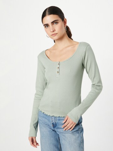 Stitch and Soul Shirt in Green: front