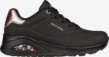 Baskets basses SKECHERS en noir : devant