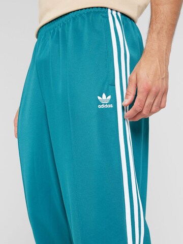 Baggy Pantaloni 'Adicolor Firebird' di ADIDAS ORIGINALS in verde