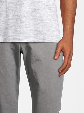 Coupe slim Pantalon chino AÉROPOSTALE en gris