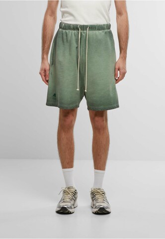 Another Cotton Lab Regular Pants in Green: front