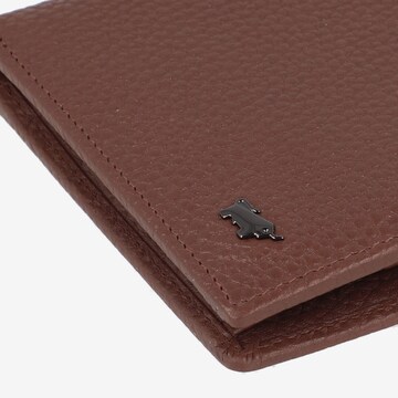 Braun Büffel Wallet 'Theo' in Brown