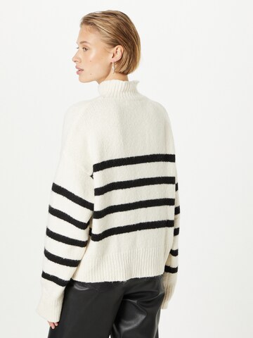 Pullover 'Felice' di ABOUT YOU in bianco