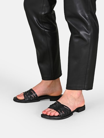 Crickit Mule ' OCEANE ' in Black: front