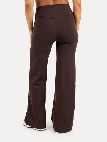 évasé Leggings ' Neola ' Smilodox en marron