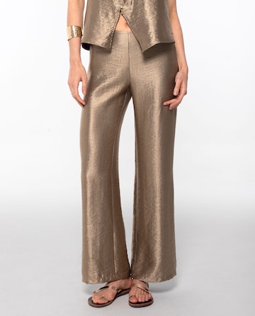 THE-ARE Wide leg Trousers in Beige: front