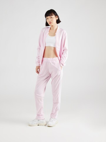 ADIDAS SPORTSWEAR Träningsdräkt 'Essentials' i rosa