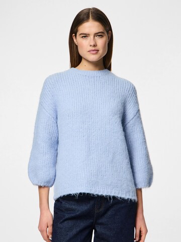 Pull-over 'DALAILA' PIECES en bleu : devant