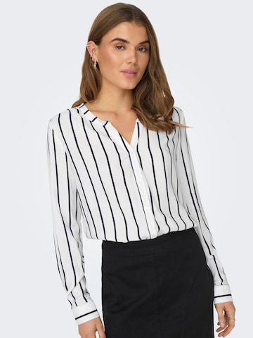 ONLY - Blusa em branco: frente