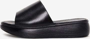 Mule Derimod en noir : devant