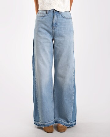 THE-ARE Wide leg Jeans in Blauw: voorkant