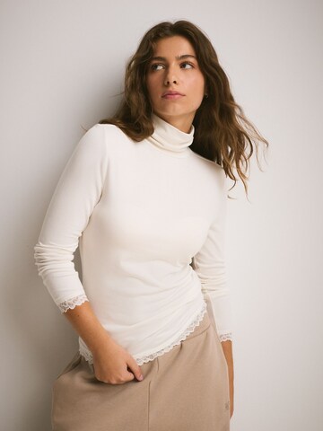 T-shirt Next en blanc : devant