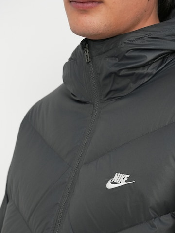 Nike Sportswear Зимнее пальто 'WINDRUNNER STMNT' в Серый