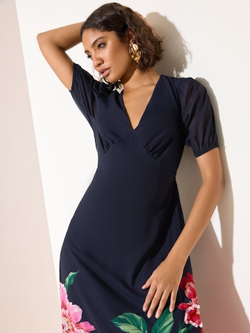 Friends Like These Рокля в синьо