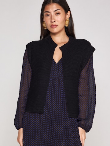 Maison 123 Strickjacke 'Sonny' in Schwarz: Vorderseite