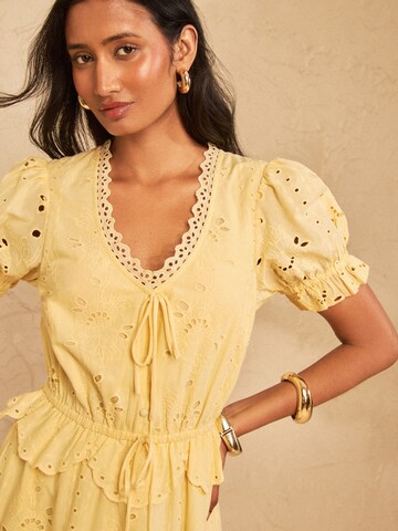 love & roses Dress in Yellow