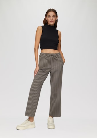 QS Loosefit Broek in Grijs: voorkant