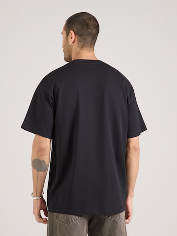 Iriedaily - Camiseta 'Pigeon Finger' en negro