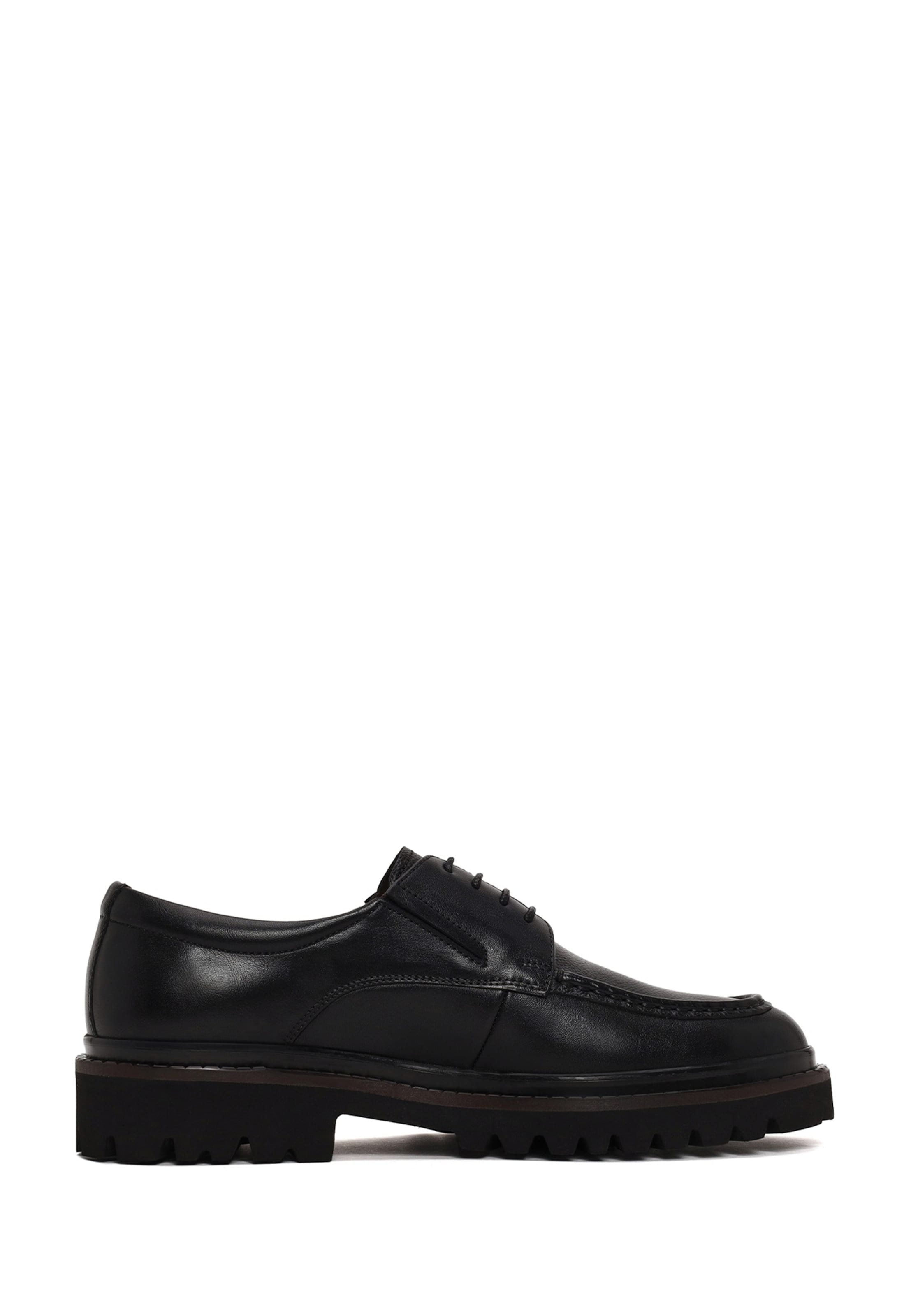 Scarpa stringata di Derimod in nero