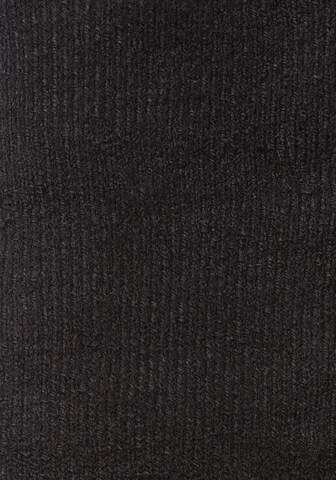 LAVANA Athletic Socks in Black