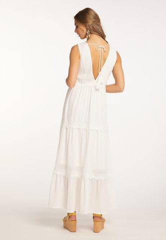 IZIA Φόρεμα σε λευκό