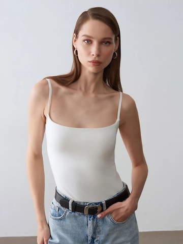 Dilvin Tanktops & Camis in Weiß: Vorderseite
