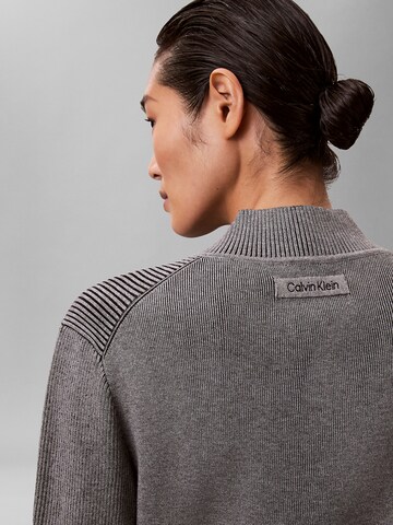 Calvin Klein Jeans Strickjacke in Grau