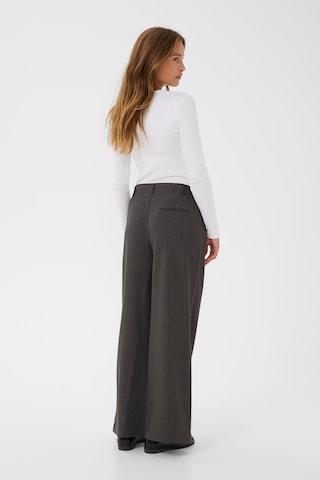 Wide Leg Pantalon à pince 'KAKaren' Kaffe en gris