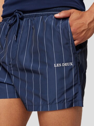 Les Deux Loosefit Shorts 'Jake' in Blau