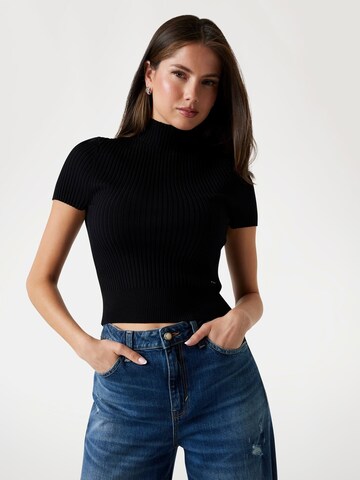 GUESS Pullover in Schwarz: Vorderseite