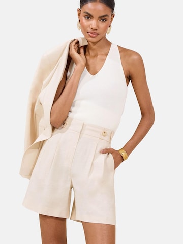 Lipsy Regular Shorts in Beige: Vorderseite