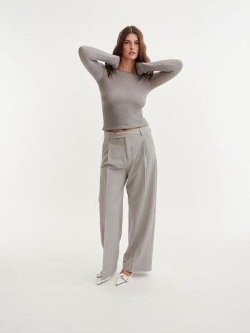 ABOUT YOU x Laura Giurcanu Sweater in Grey